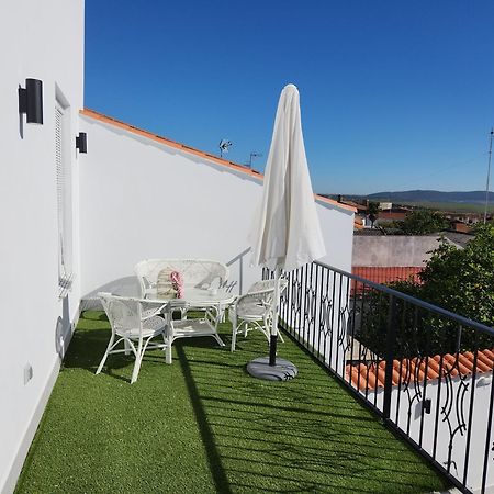 Hotel Boutique Iulia 5 Estrellas Medina de las Torres Exterior photo