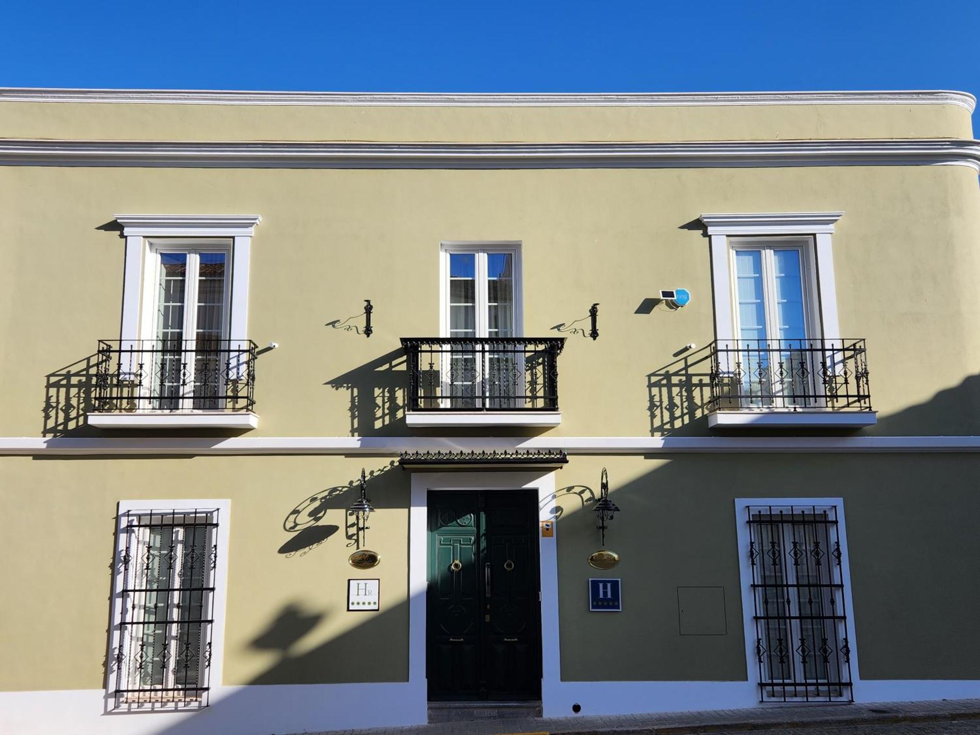 Hotel Boutique Iulia 5 Estrellas Medina de las Torres Exterior photo