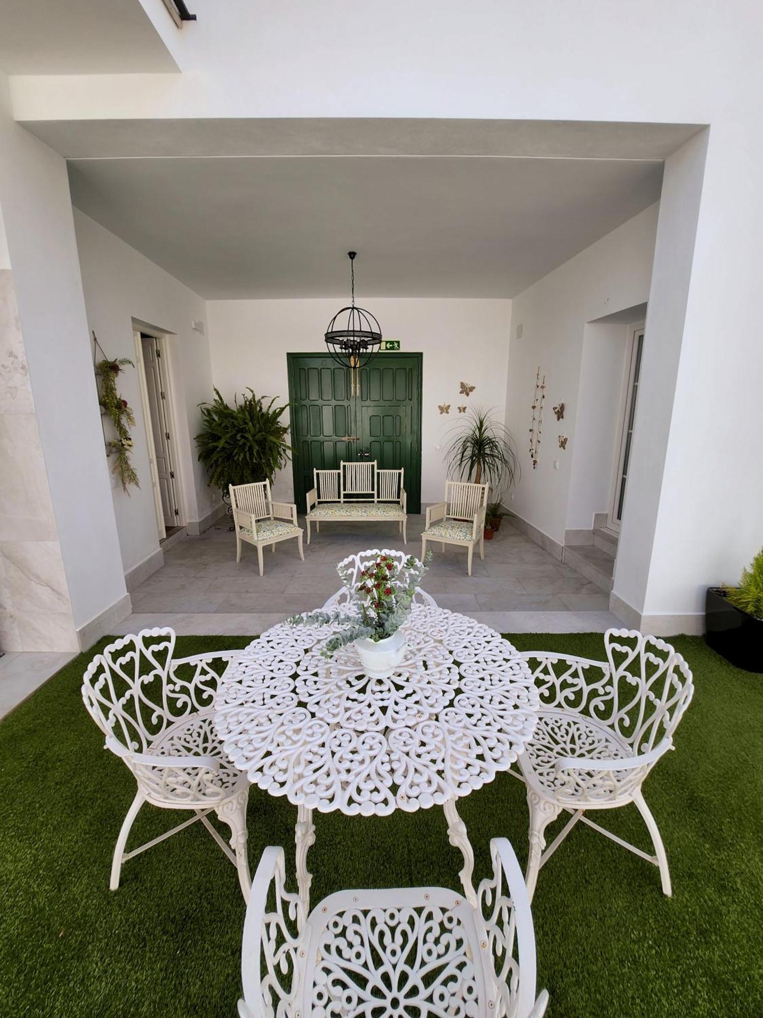 Hotel Boutique Iulia 5 Estrellas Medina de las Torres Exterior photo